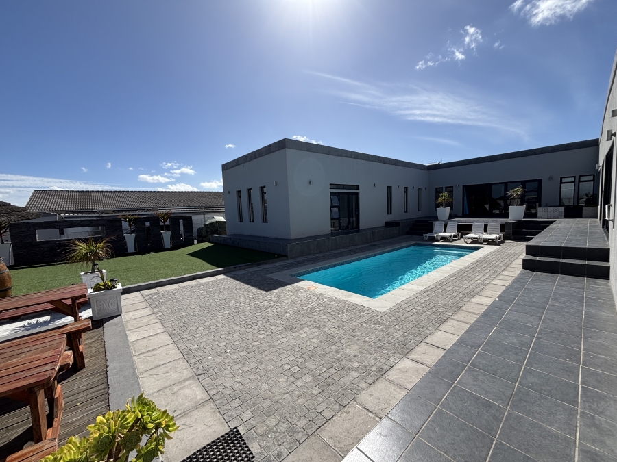 5 Bedroom Property for Sale in Pelican Heights Western Cape